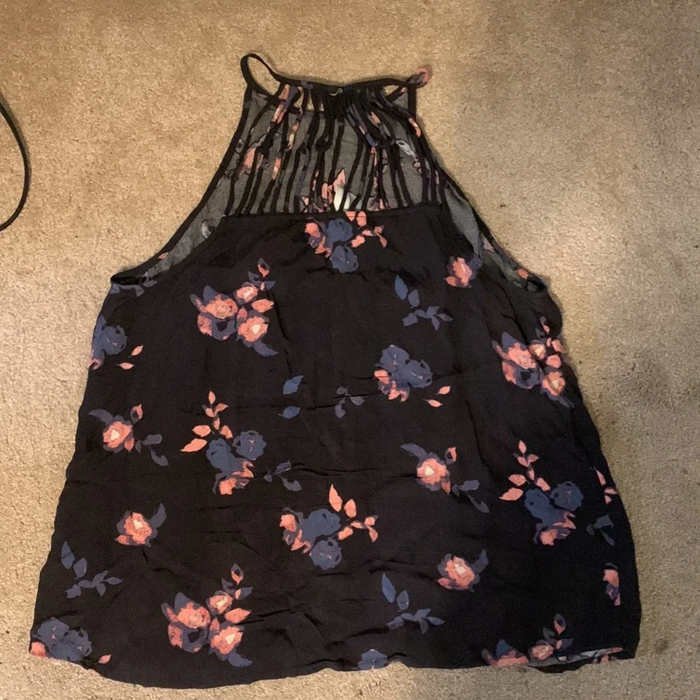 High Neck Tanktop - Picture 2 of 3